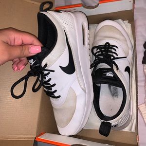 Nike Thea